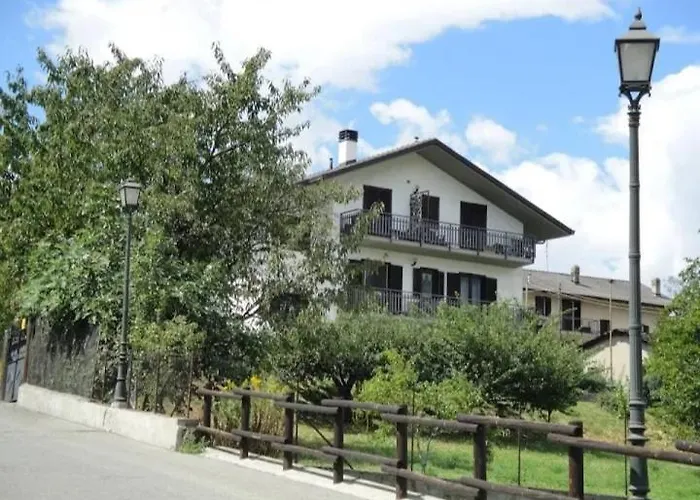 לינה וארוחת בוקר Lo Nou